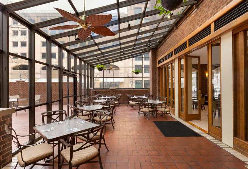 هتل Days Inn By Wyndham Baltimore Inner Harbor