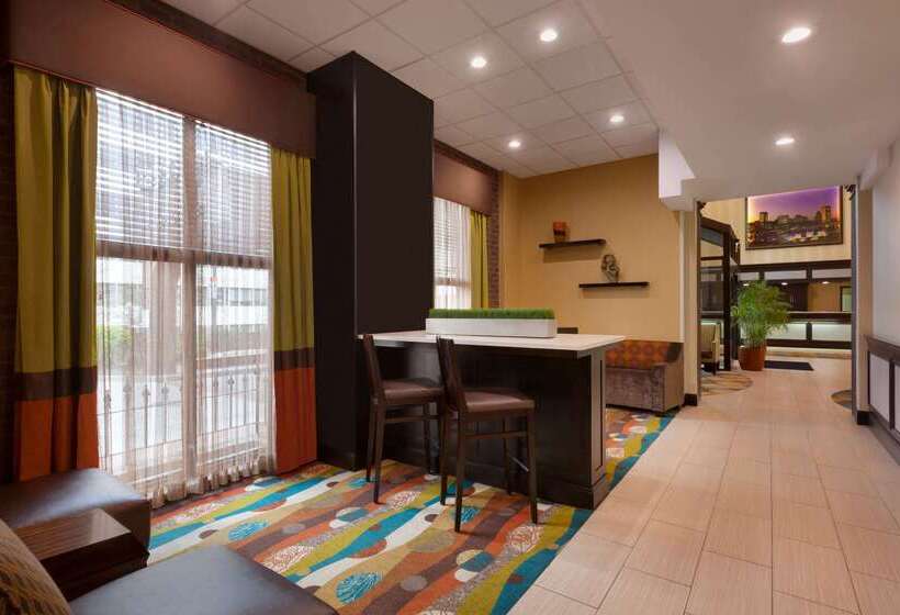 هتل Days Inn By Wyndham Baltimore Inner Harbor