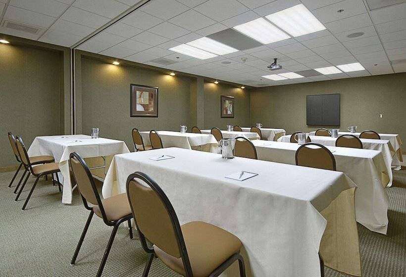 בית מלון כפרי Days Inn By Wyndham Baltimore Inner Harbor