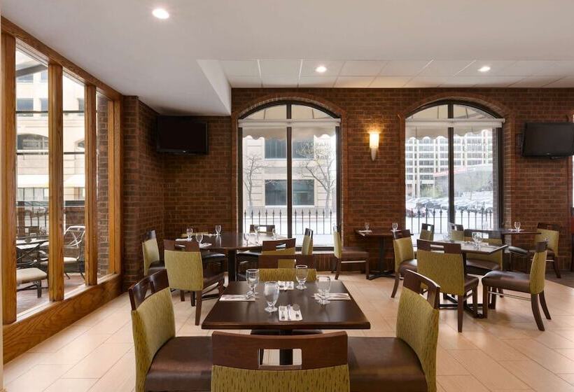 בית מלון כפרי Days Inn By Wyndham Baltimore Inner Harbor