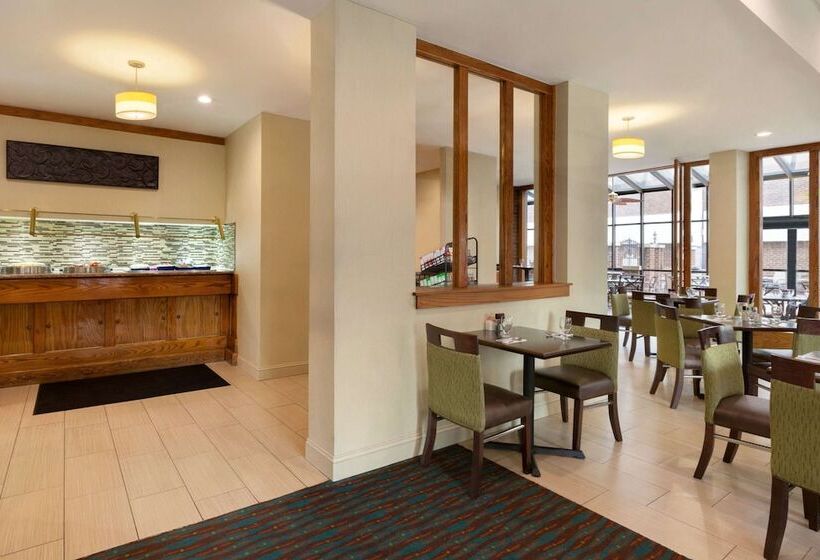 בית מלון כפרי Days Inn By Wyndham Baltimore Inner Harbor