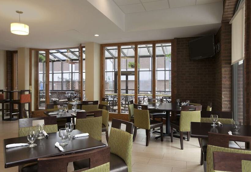 בית מלון כפרי Days Inn By Wyndham Baltimore Inner Harbor