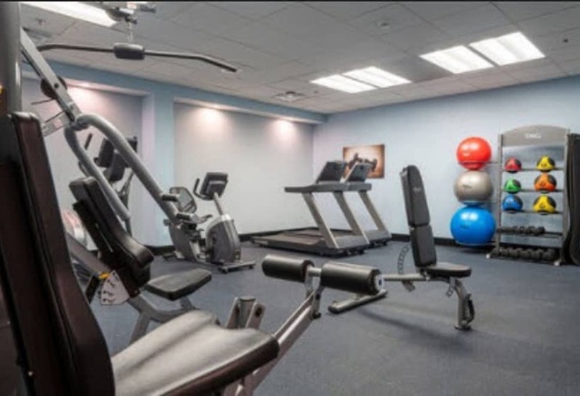 בית מלון כפרי Days Inn By Wyndham Baltimore Inner Harbor