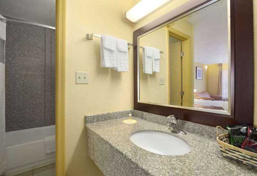 ホテル Days Inn By Wyndham Brunswick/st. Simons Area