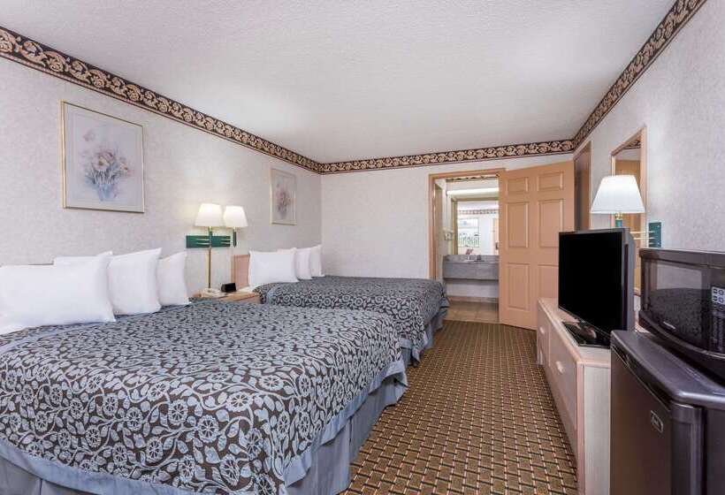 هتل Days Inn By Wyndham Byron