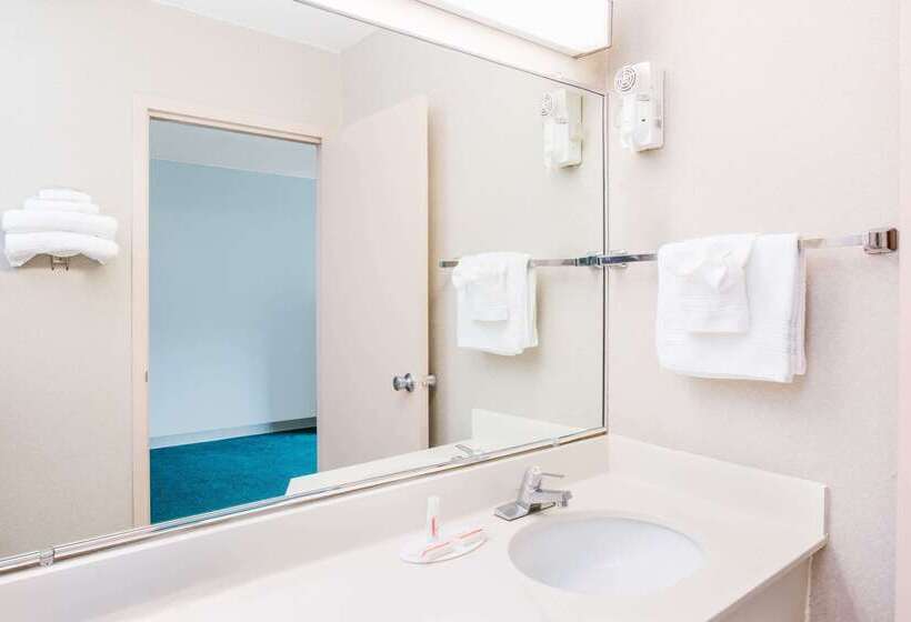 호텔 Days Inn By Wyndham Cambridge