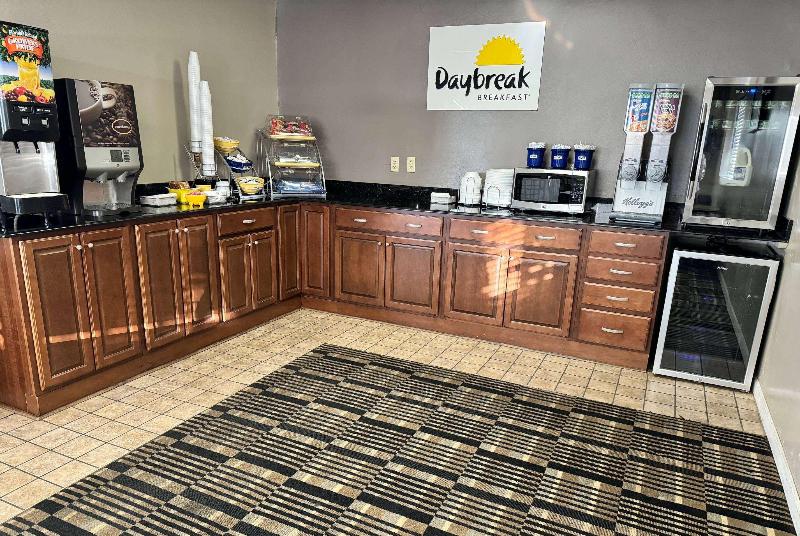 فندق Days Inn By Wyndham Cloverdale Greencastle