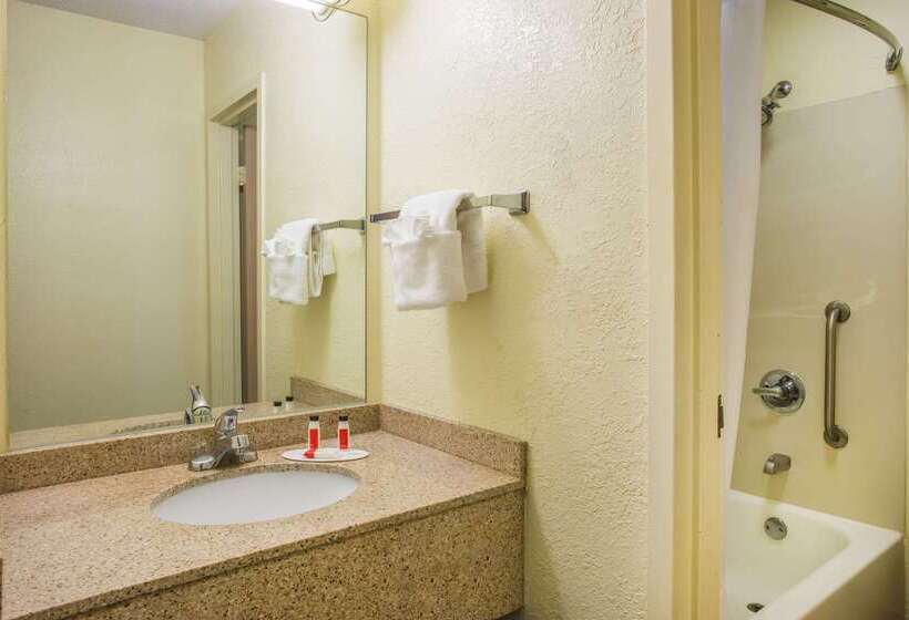فندق Days Inn By Wyndham Florence Near Civic Center