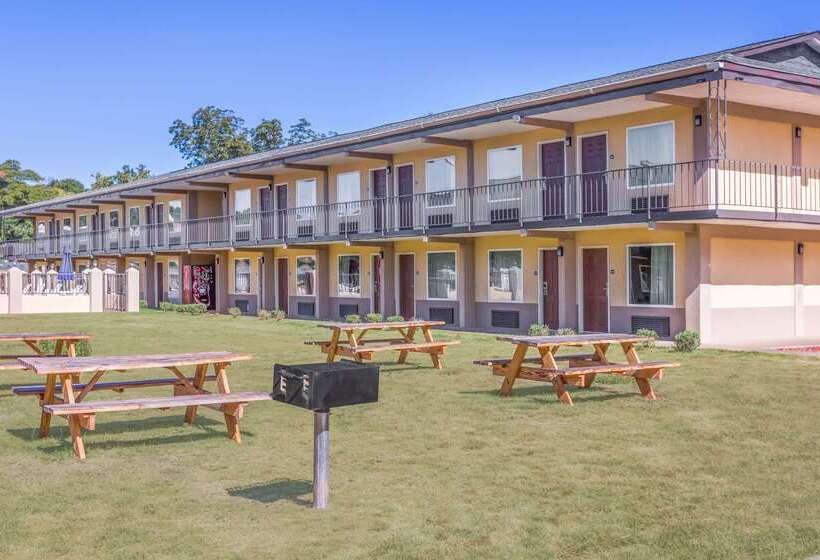 فندق Days Inn By Wyndham Lavonia