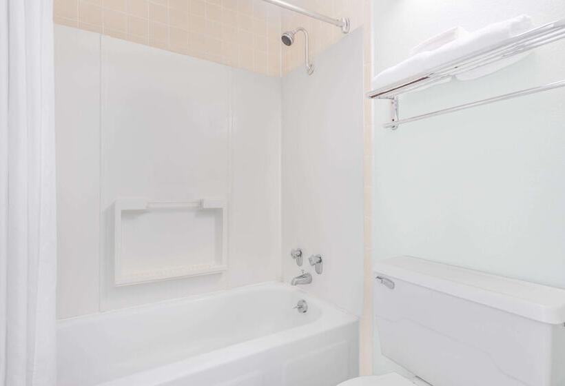 فندق Days Inn By Wyndham Lavonia