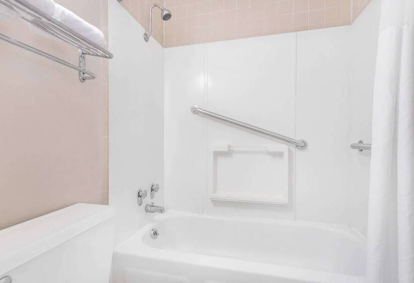 فندق Days Inn By Wyndham Lavonia