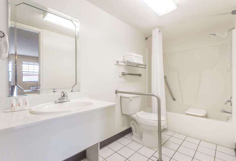 فندق Days Inn By Wyndham Madison