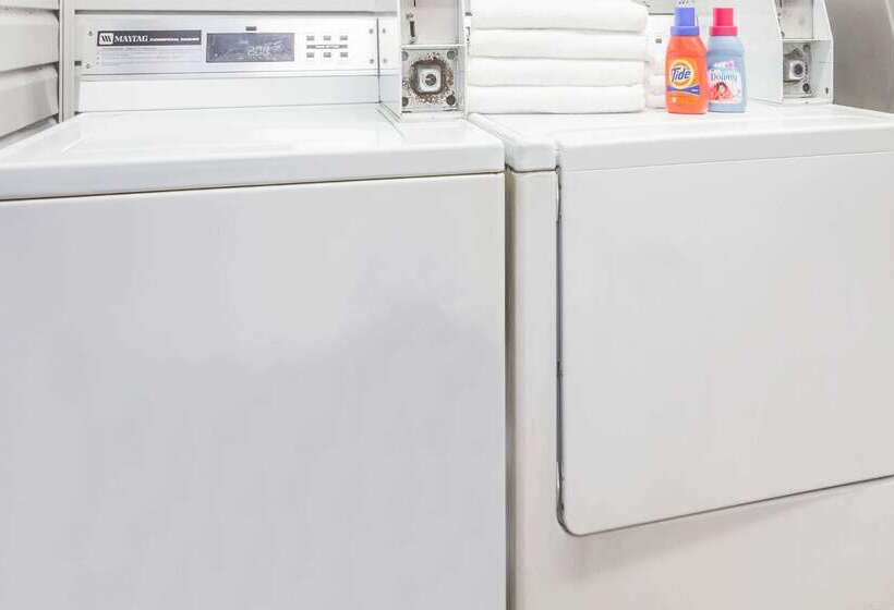 فندق Days Inn By Wyndham Madison