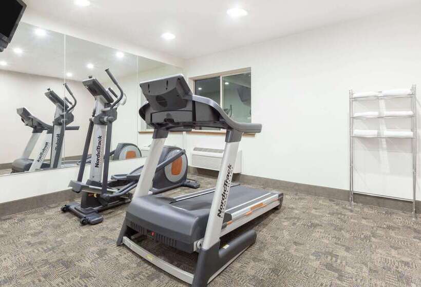 هتل Days Inn By Wyndham Missoula Airport