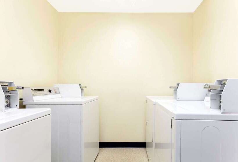 هتل Days Inn By Wyndham Missoula Airport