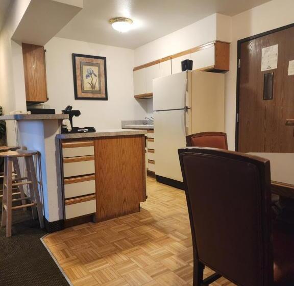 هتل Days Inn By Wyndham Missoula Airport