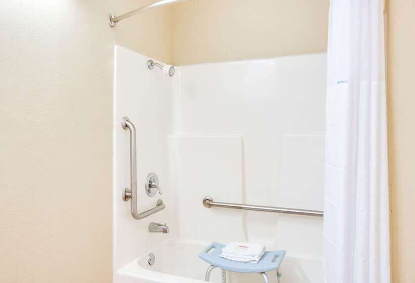 فندق Days Inn By Wyndham Newport