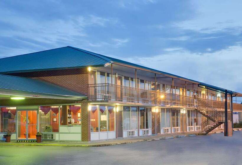 فندق Days Inn By Wyndham Newport