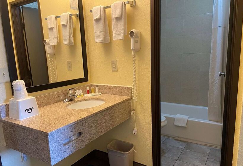 Отель Days Inn By Wyndham Newton