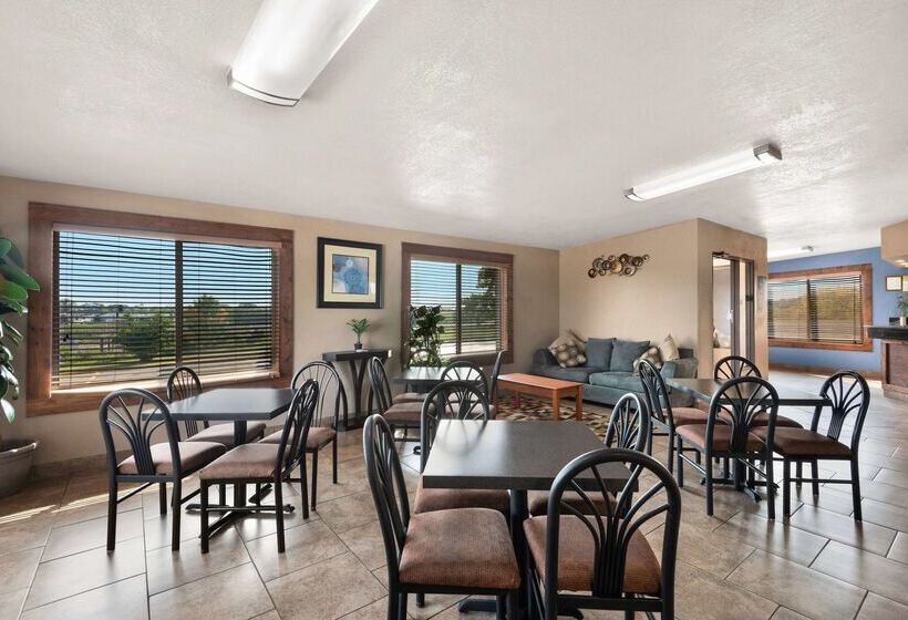 Отель Days Inn By Wyndham Newton