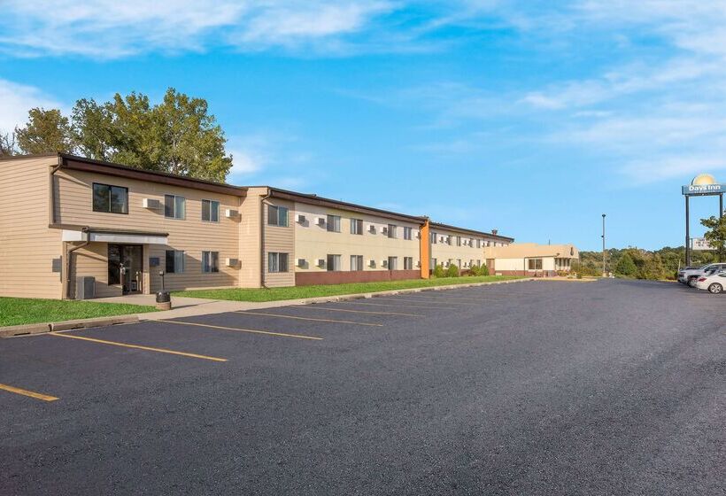 Отель Days Inn By Wyndham Newton