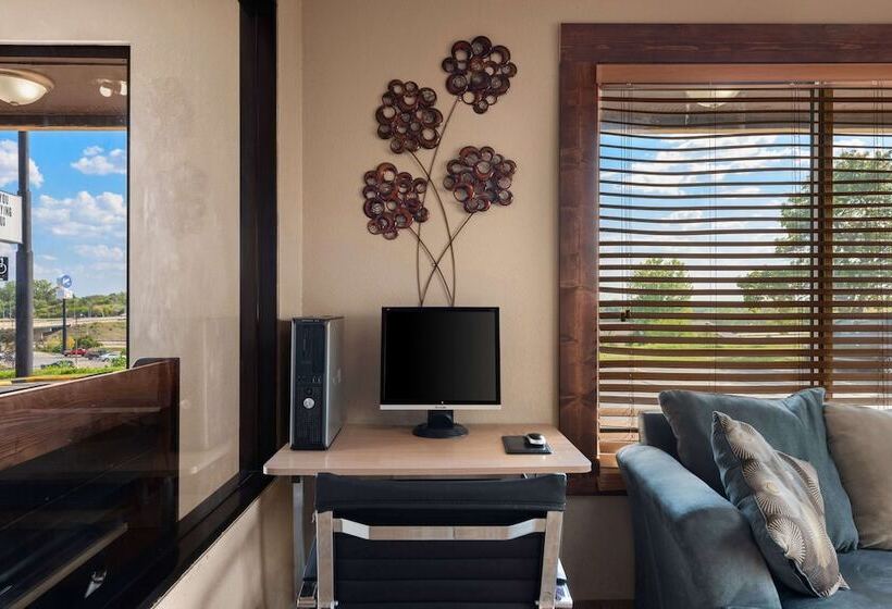 Отель Days Inn By Wyndham Newton