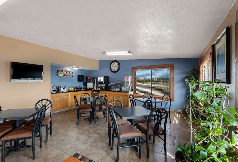 Отель Days Inn By Wyndham Newton