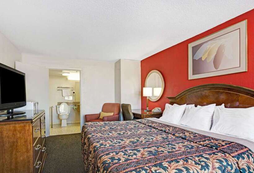 هتل Days Inn By Wyndham Norfolk Military Circle