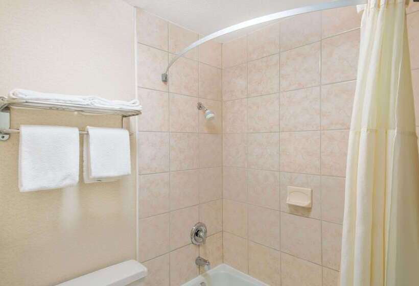 فندق Days Inn By Wyndham Roanoke Near I81