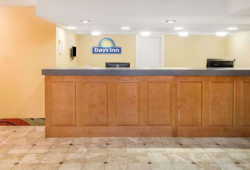 هتل Days Inn By Wyndham Roanoke Near I81