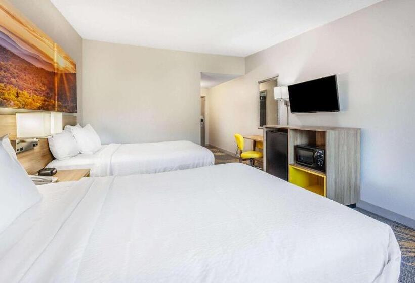 هتل Days Inn By Wyndham Roanoke Near I81