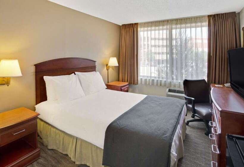 בית מלון כפרי Days Inn By Wyndham Silver Spring