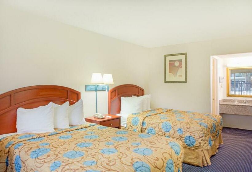 בית מלון כפרי Days Inn By Wyndham Tallahasseegovernment Center