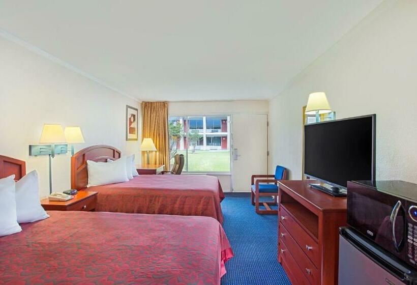 בית מלון כפרי Days Inn By Wyndham Tallahasseegovernment Center