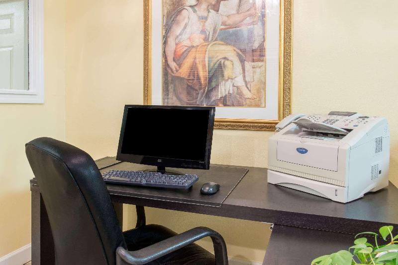 فندق Days Inn & Suites By Wyndham Dayton North