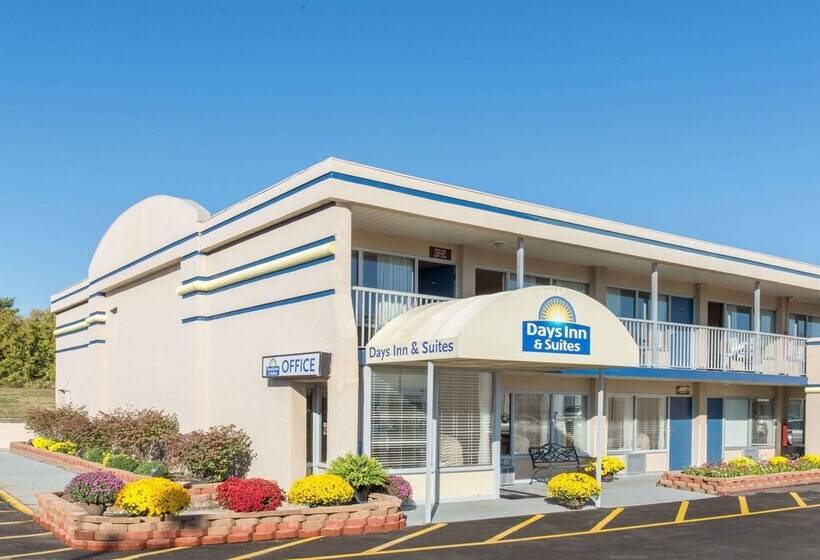 فندق Days Inn & Suites By Wyndham Dayton North