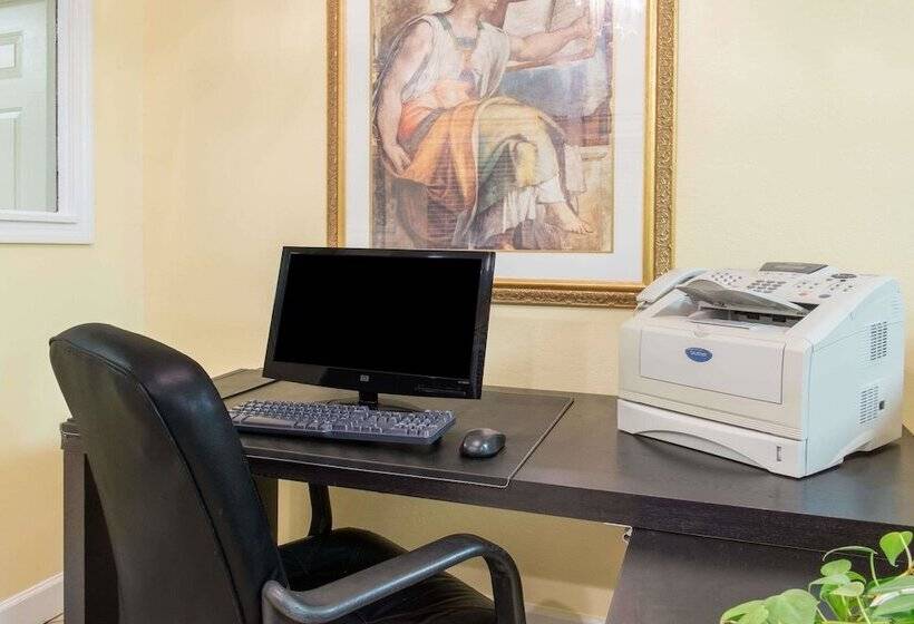 فندق Days Inn & Suites By Wyndham Dayton North