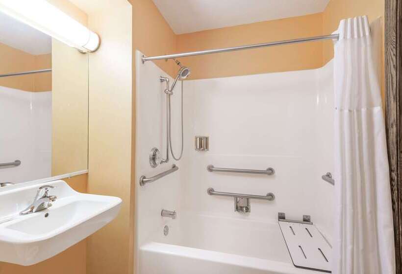 فندق Days Inn & Suites By Wyndham Youngstown / Girard Ohio