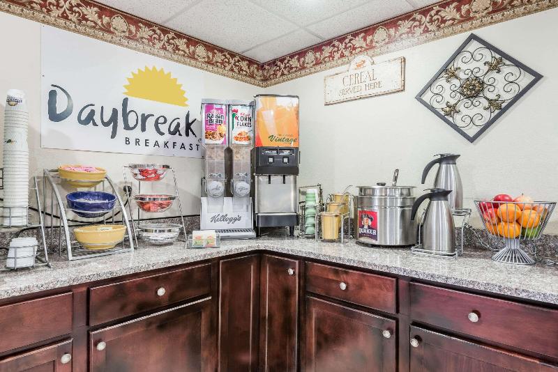 فندق Days Inn & Suites By Wyndham Youngstown / Girard Ohio