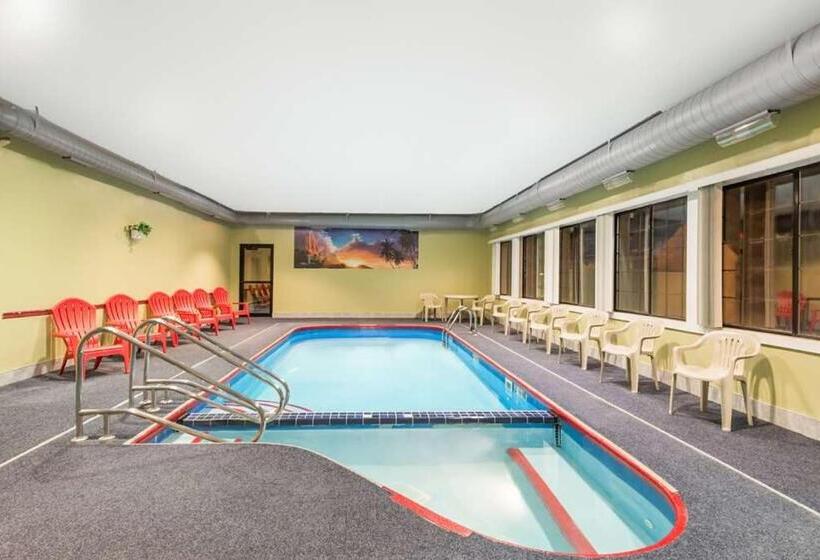 فندق Days Inn & Suites By Wyndham Youngstown / Girard Ohio