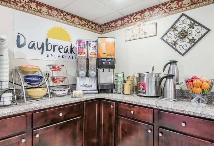 فندق Days Inn & Suites By Wyndham Youngstown / Girard Ohio