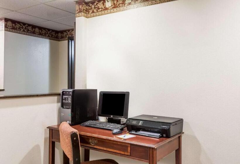 فندق Days Inn & Suites By Wyndham Youngstown / Girard Ohio