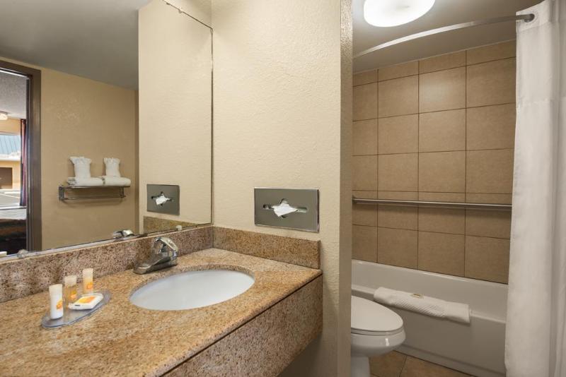 فندق Days Inn Tampa -North of Busch Gardens