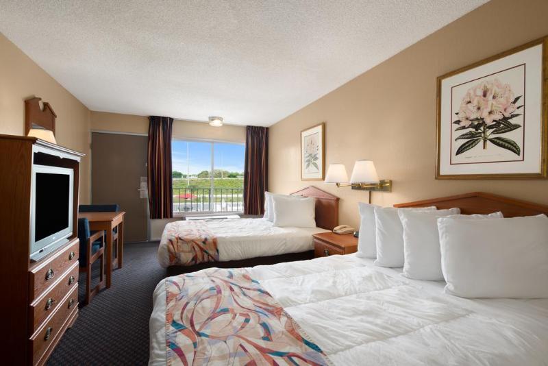 فندق Days Inn Tampa -North of Busch Gardens