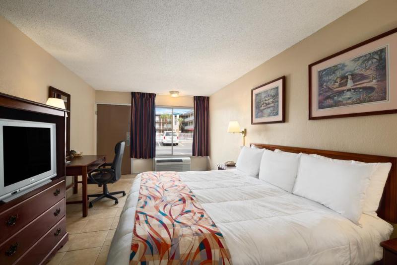 فندق Days Inn Tampa -North of Busch Gardens