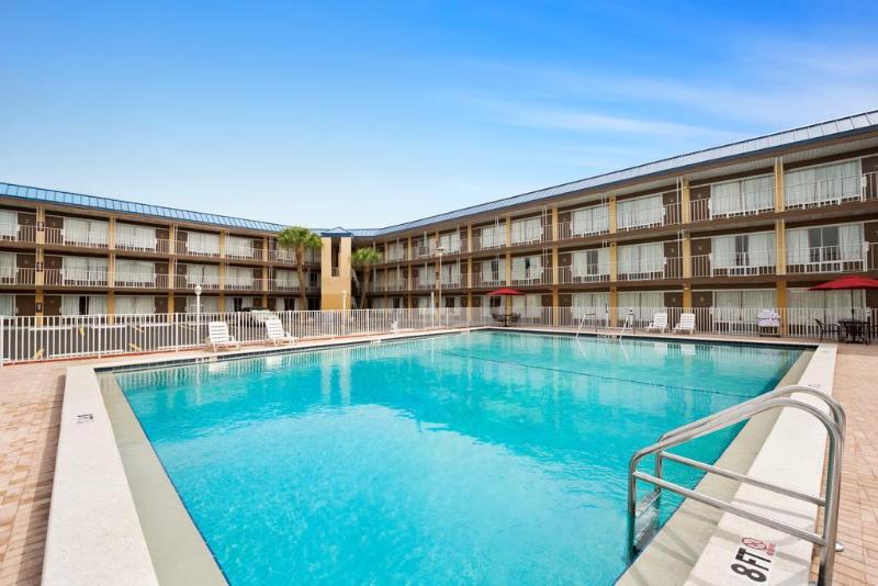 فندق Days Inn Tampa -North of Busch Gardens