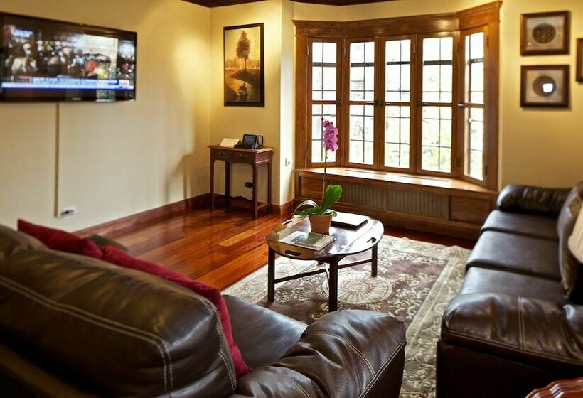 Отель Deer Path Inn