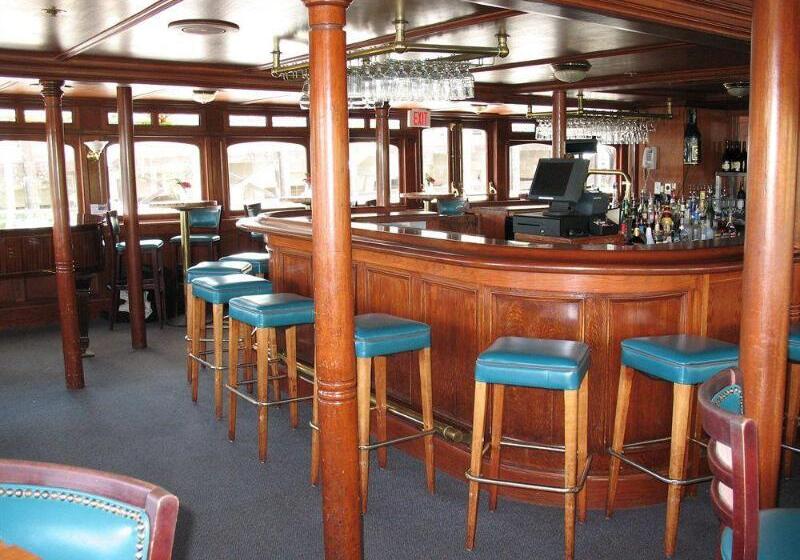 Отель Delta King