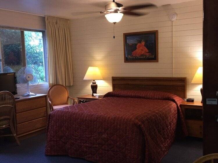 Отель Dolphin Bay