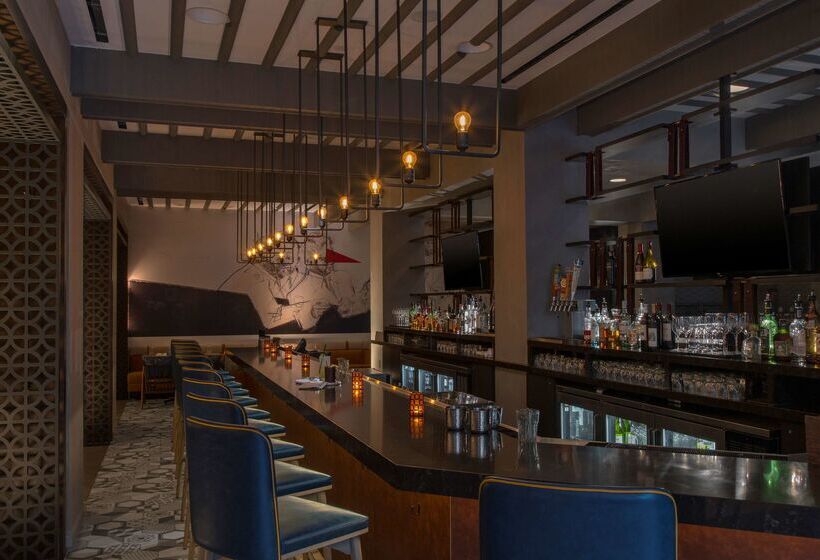 Отель Doubletree By Hilton Austin